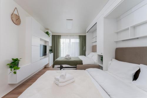 Krakow Apartment | Bohomolca Chic Studio with Garden by BookingHost