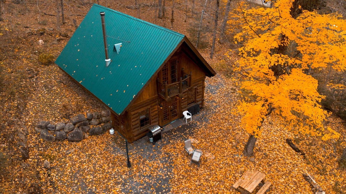 Pointe-au-Chene Ski Chalet | Bois Rond Summary: Bi