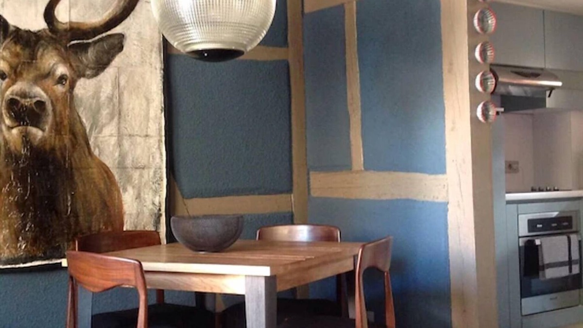 Colmar Centre Ville Apartment | Bois & Velours Équilibre Parfait Entre le Charme Alsacien et le Caractère Déco