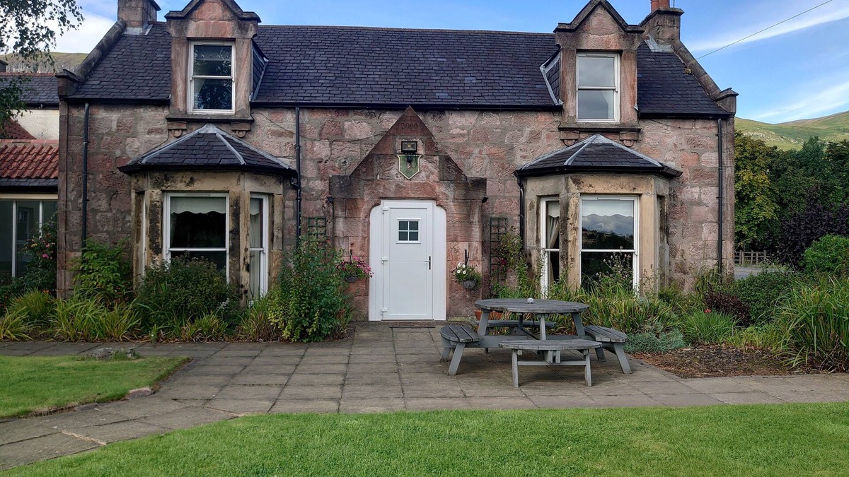 Alva Cottage | Boll Cottage