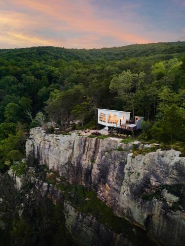 Lupton City Bed & Breakfast | Bolt Farm Treehouse