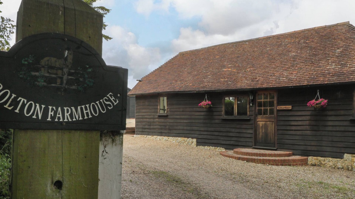Bilting Cottage | BOLTON BARN, pet friendly, character holiday cottage in Lenham Heath
