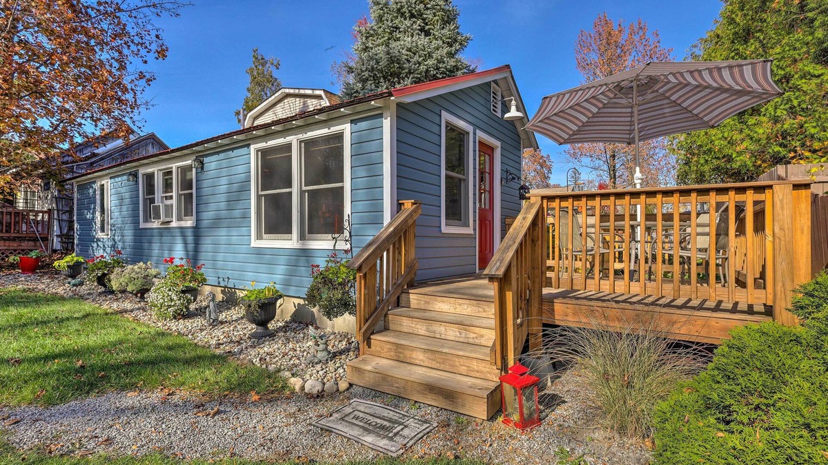 Bolton Landing Cottage | Bolton Landing Cottage: Walk to Lake George!