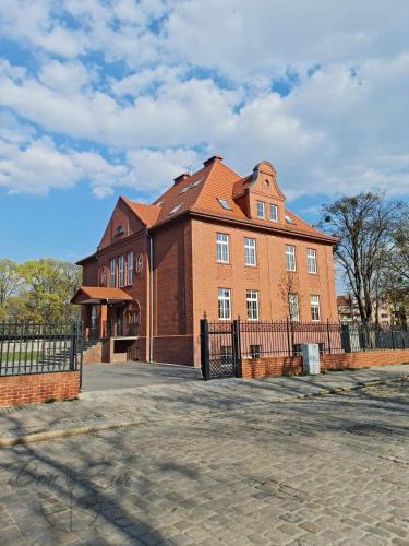 Brzeg Hotel | Bon Żur