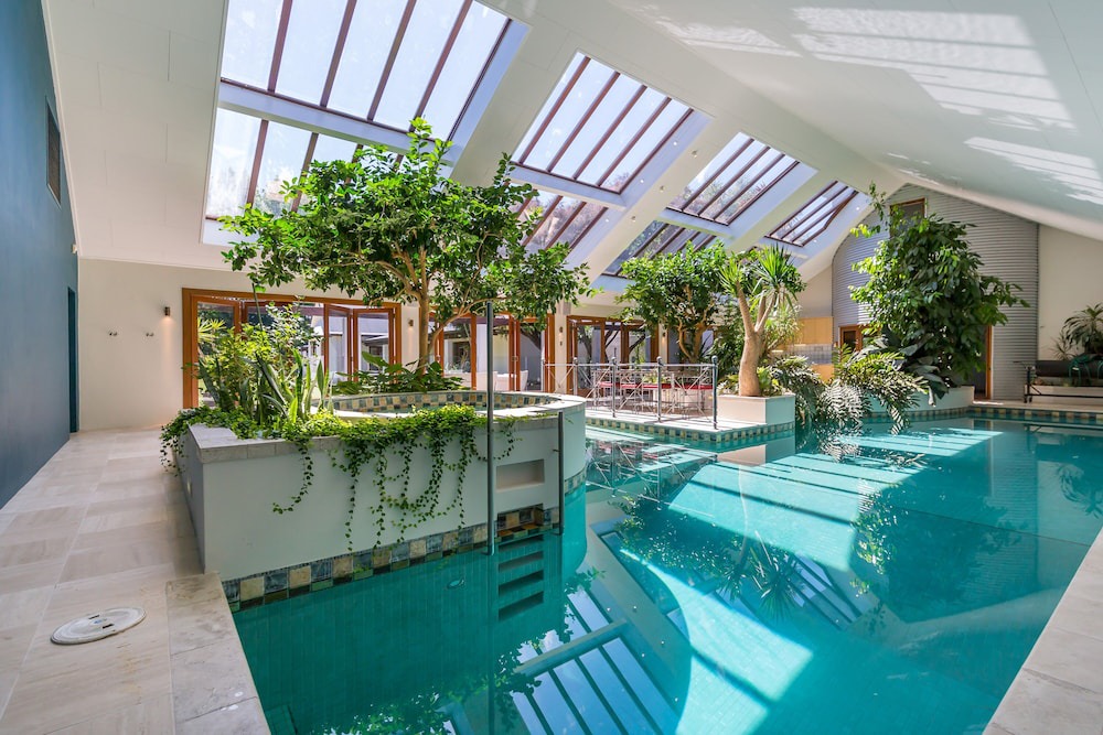 Christchurch House | Bond Estate Luxury Accommodation