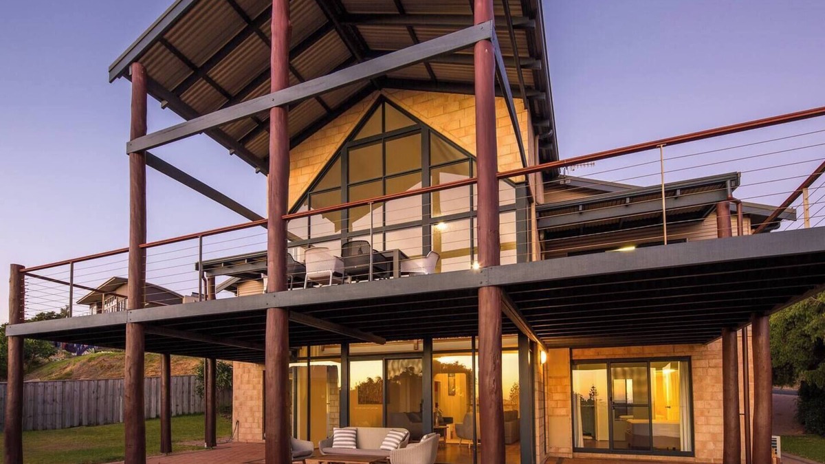 Prevelly House | Bondys Beach House Panoramic Beachside Living
