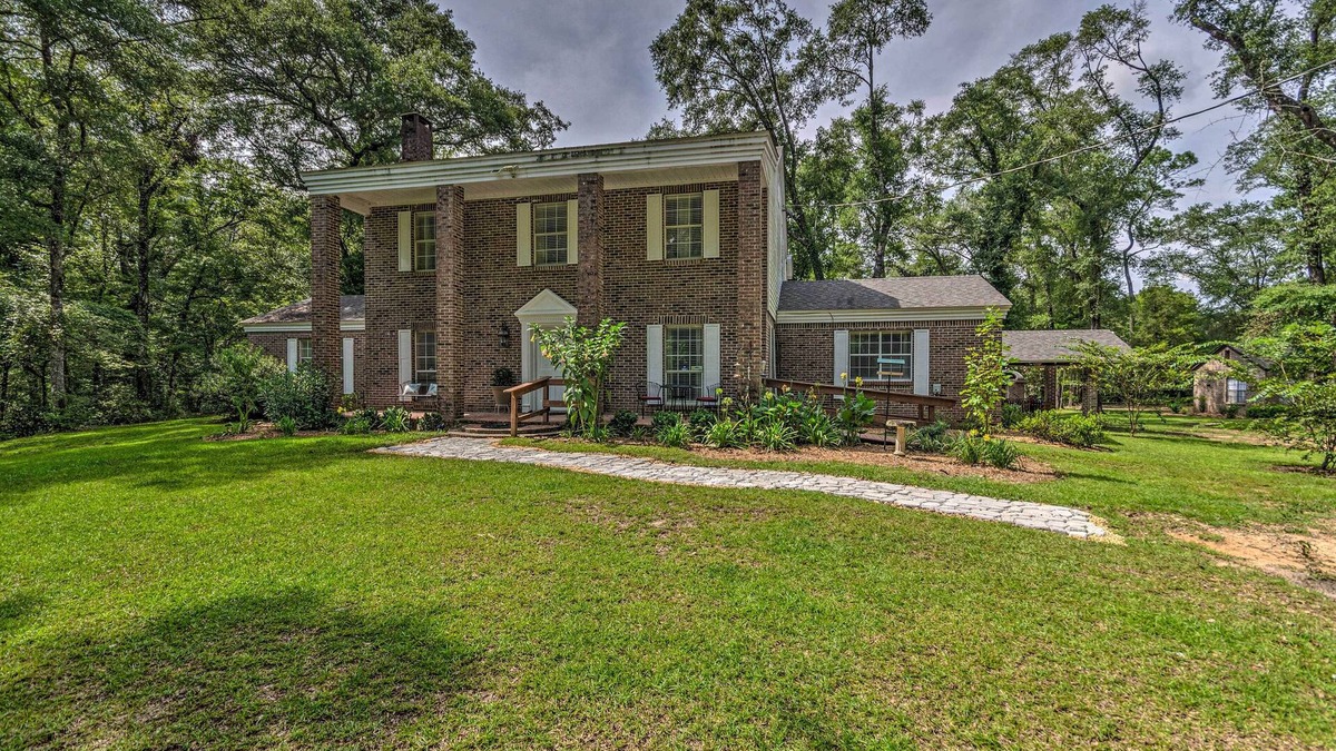 Bonifay House | Bonifay Estate with Spring-Fed Swimming Hole!