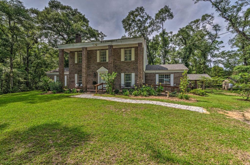 Bonifay House | Bonifay Estate with Spring-Fed Swimming Hole!