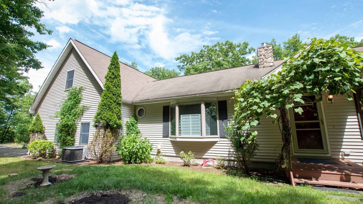 Valois Cottage | Bonkeid Estate: "Relaxing Seneca Lake Getaway!"