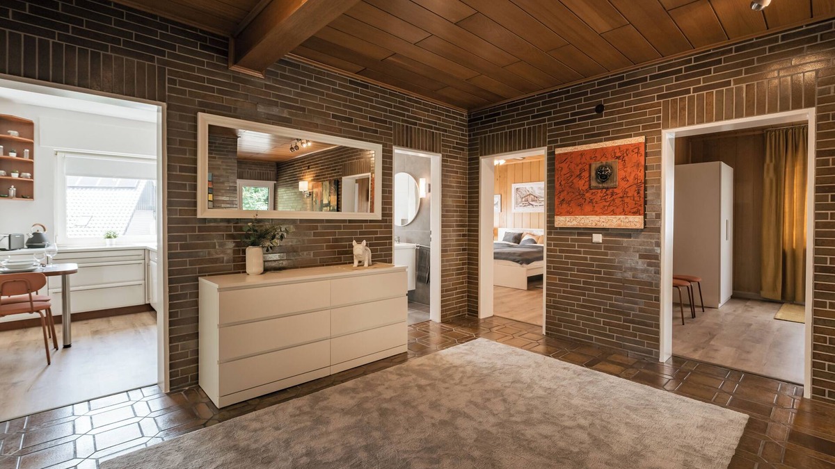 Hennef Apartment | Bonquartier | Modern apartment with workspaces, terrace & parking space