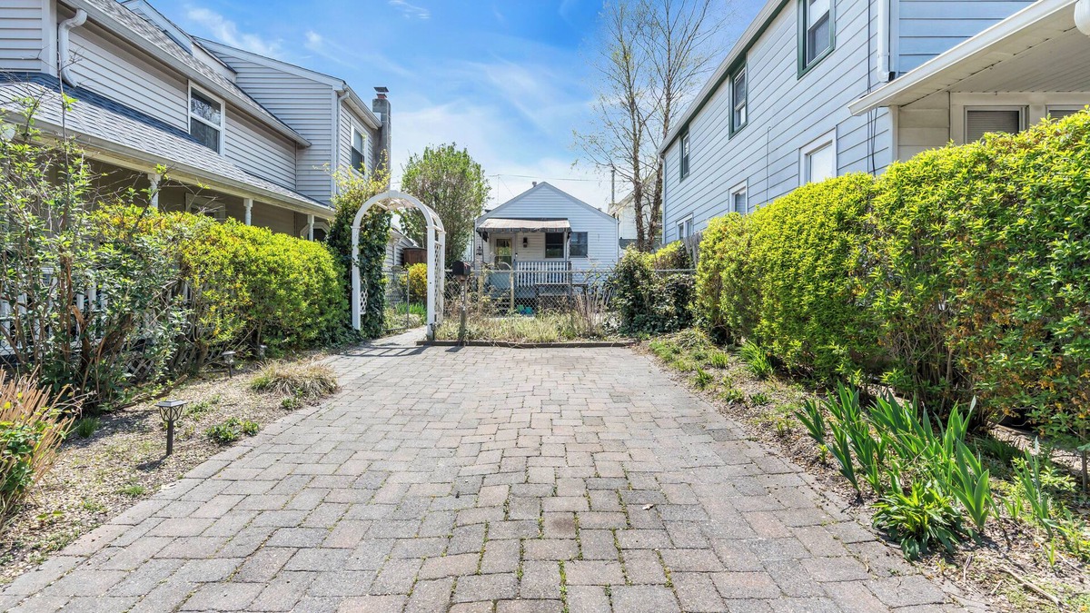 Ocean Grove House | Book 3 get 1 free 2-bd WiFi, AC Bradley Beach 4Badges,4bikes,BBQ 6 chairs