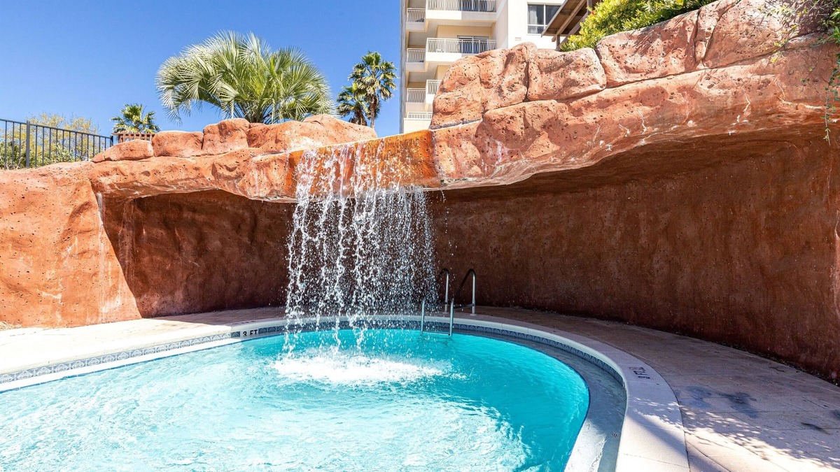 Sandestin Condo | Book 3 Nights Get 4th Free *Walk to Beach *Waterfall Pool*Tiki Bar *Fleur De Sea