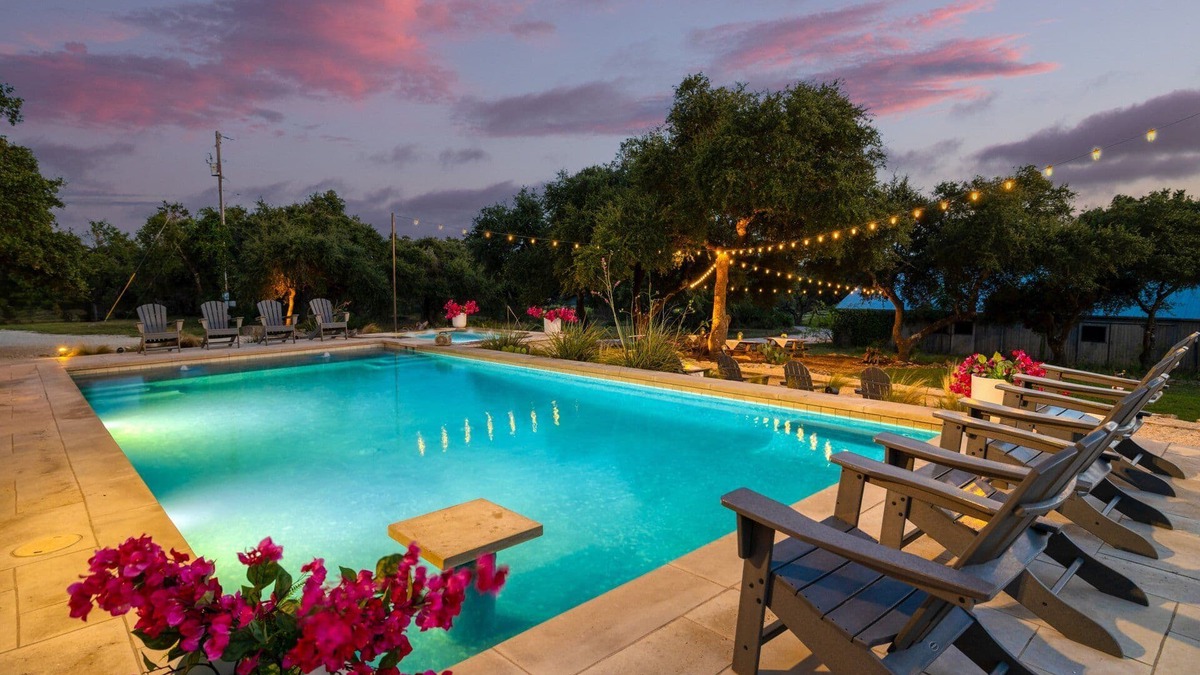 West Oak Hill House | *Book 4, Get 3 Free – Stay 7 Nights, Pay for 4!*