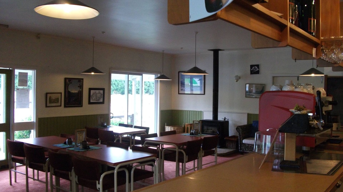 Owhango Hotel | BOOK A PUB !SLEEPS UP TO 26/WARM/HEAPS OF SPACE/SELF CONTAINED/FAMILY/GROUPS