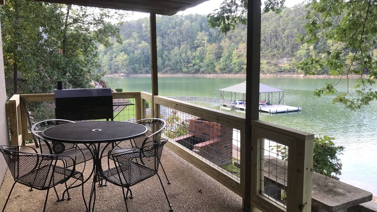 Jasper House | Book a Quick Getaway! Book Clean Slate Now!