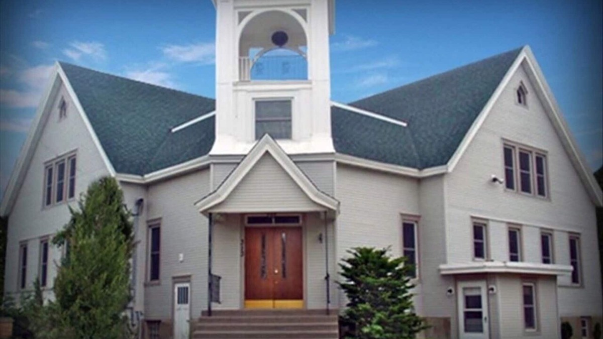 St. Clair House | Book A Suite At A Historic Church- to book both suites please see other listing