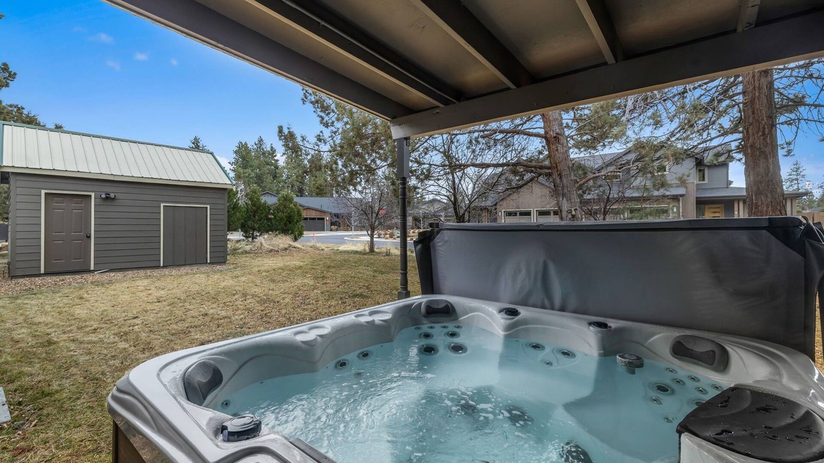 Southeast Bend Condo | Book both units for two separate living areas together. Offering a total of 4 be
