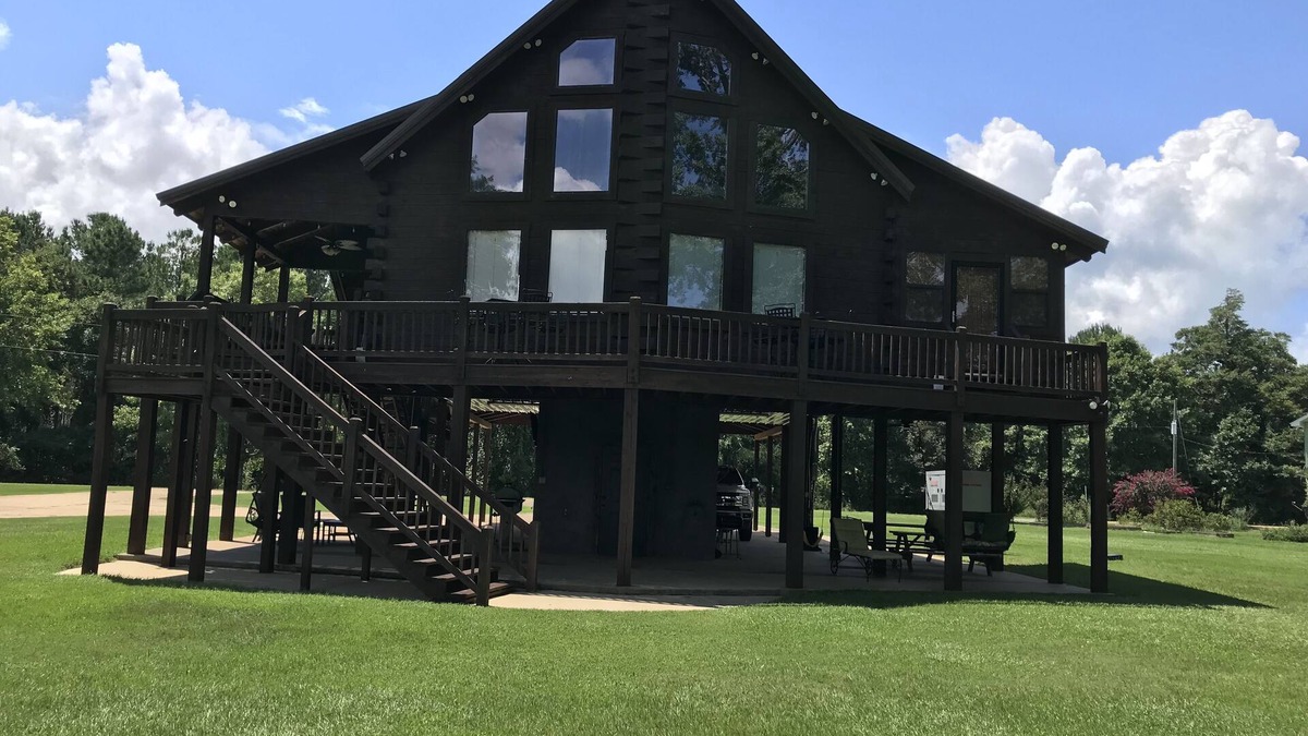 West Greene Cabin | BOOK FOR ALABAMA FOOTBALL GAME WEEKENDS/AMAZING LOG CABIN/TOMBIGBEE RIVER