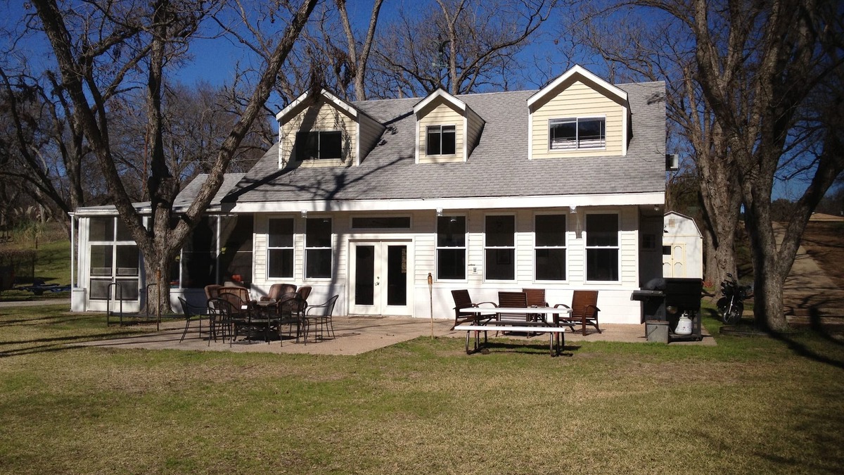Sleepy Hollow House | Book for Summer! Lake Austin Waterfront, Family and Dog Friendly!