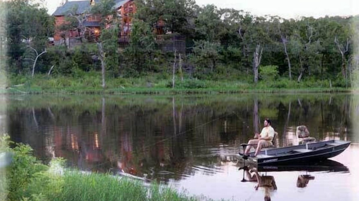 Seminole County Cabin | BOOK FOR SUMMER! Secluded Luxury Retreat on Private Lake - Sleeps 32