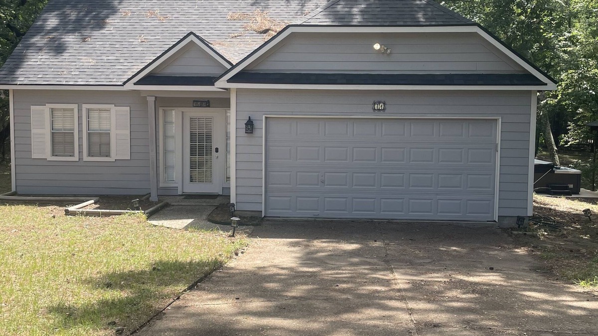 Cape Royale House | Book now for your summer getaways! Cozy lake-area cottage/family & pet friendly!