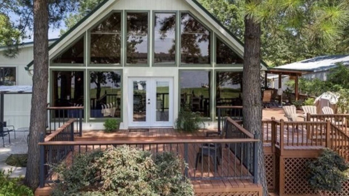 Dogwood House | Book Now. Summer Months Filling Up Quicky.