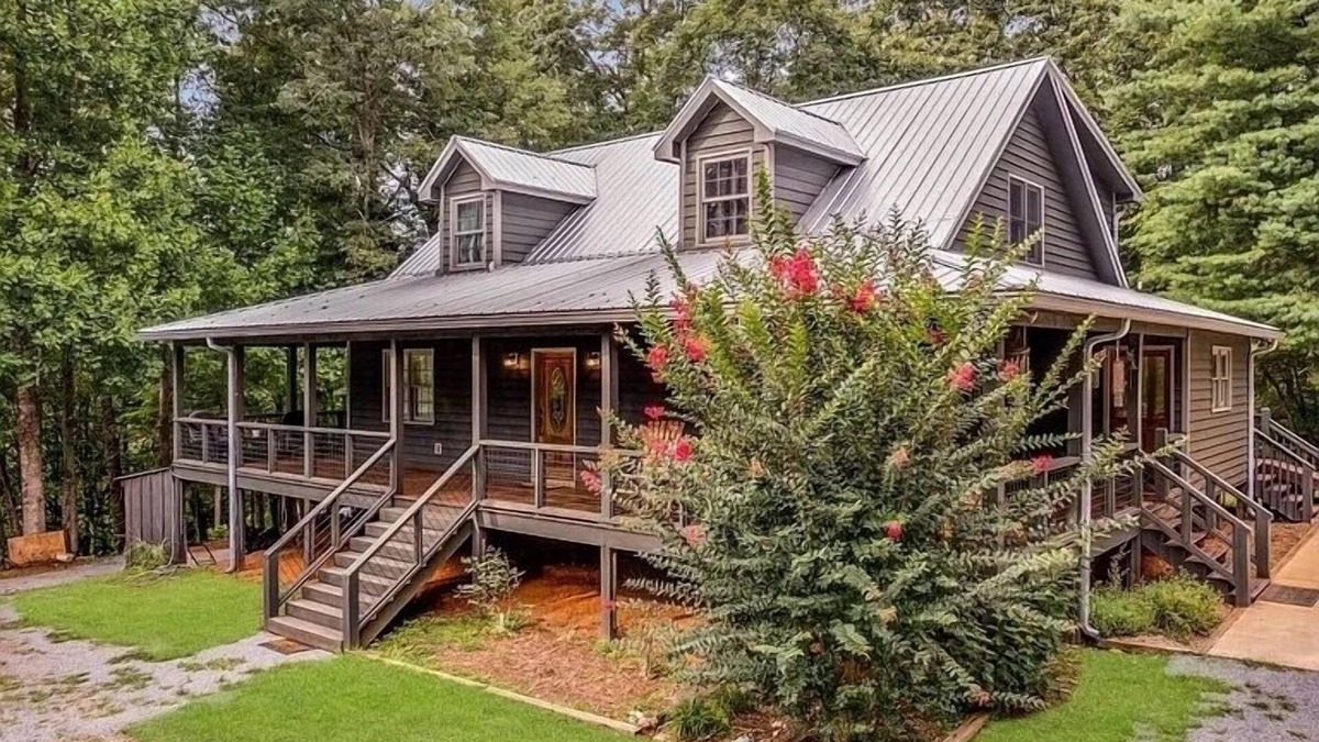 Ellijay House | Book spring, summer creekside! Near wineries, hiking, orchards, fishing