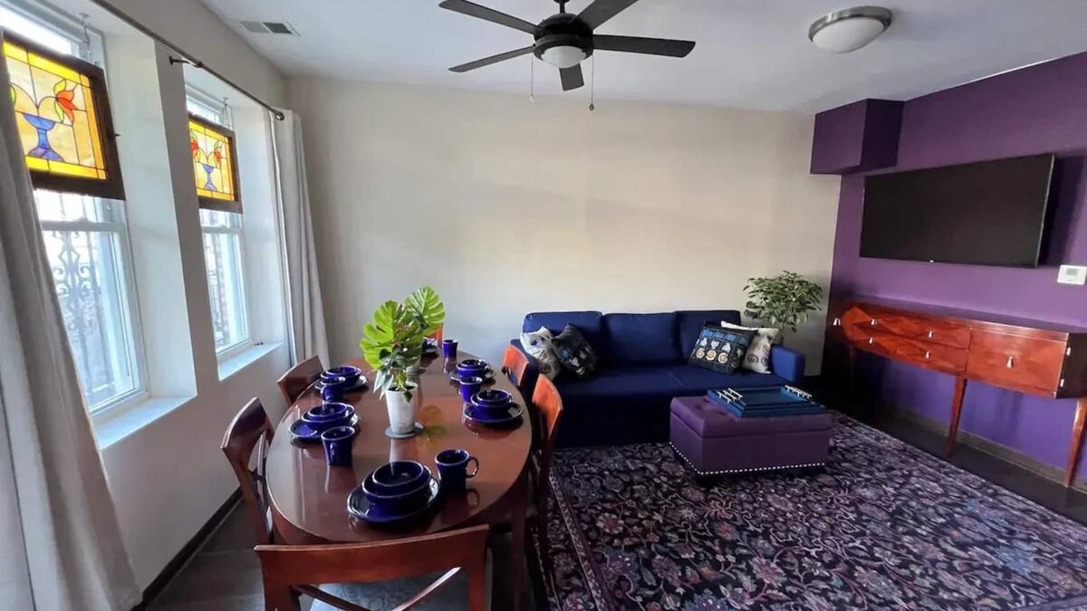 Woodlawn Apartment | Book the Great Migration Guest House. Family-sized condo near the Green Line.nn