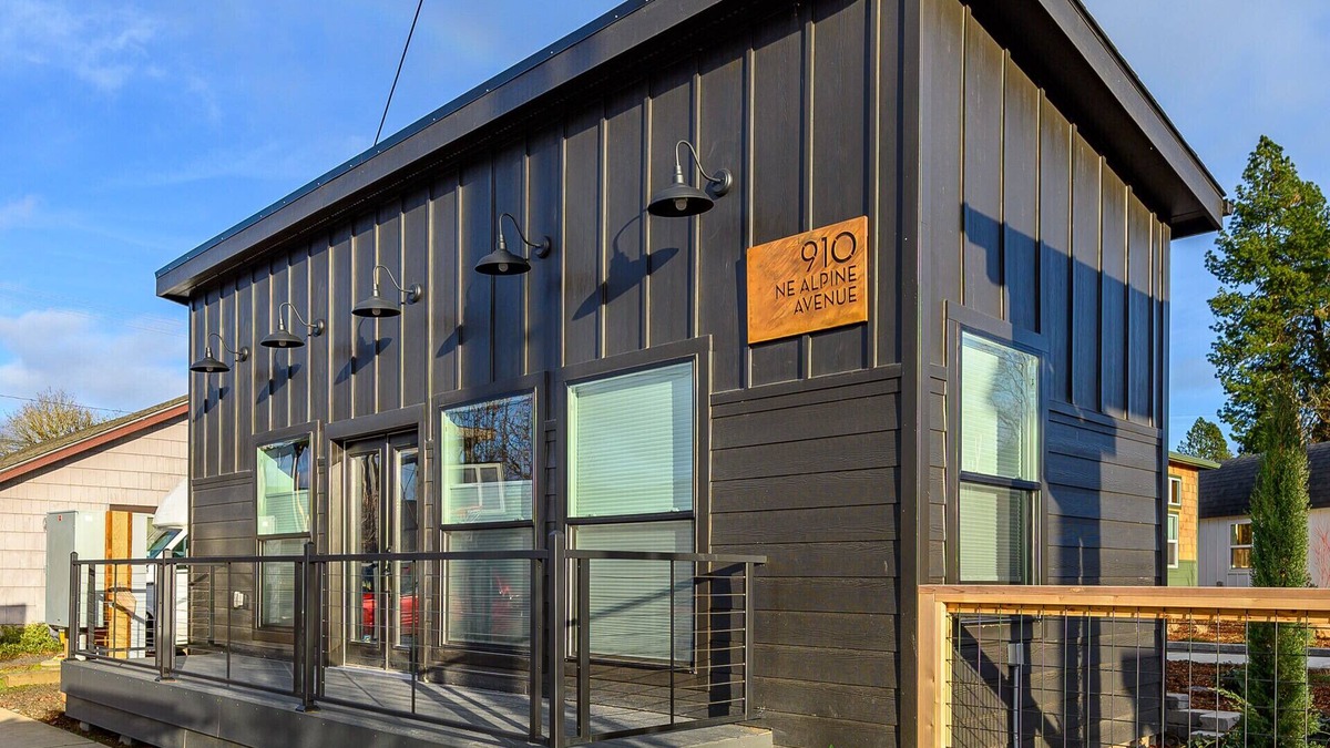 McMinnville Cottage | Book the Urban Loft at The Boutique Retreat in historic downtown McMinnville.