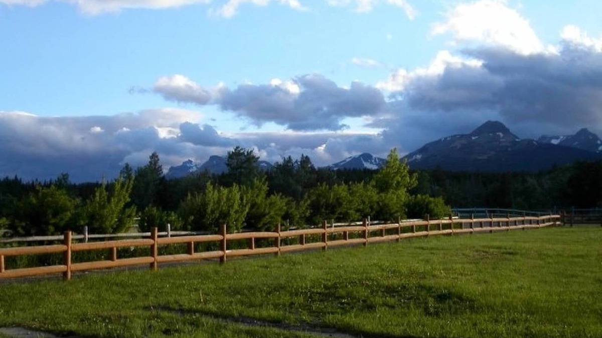 East Glacier Park Village House | Book Today! Spectacular Mountain Views!