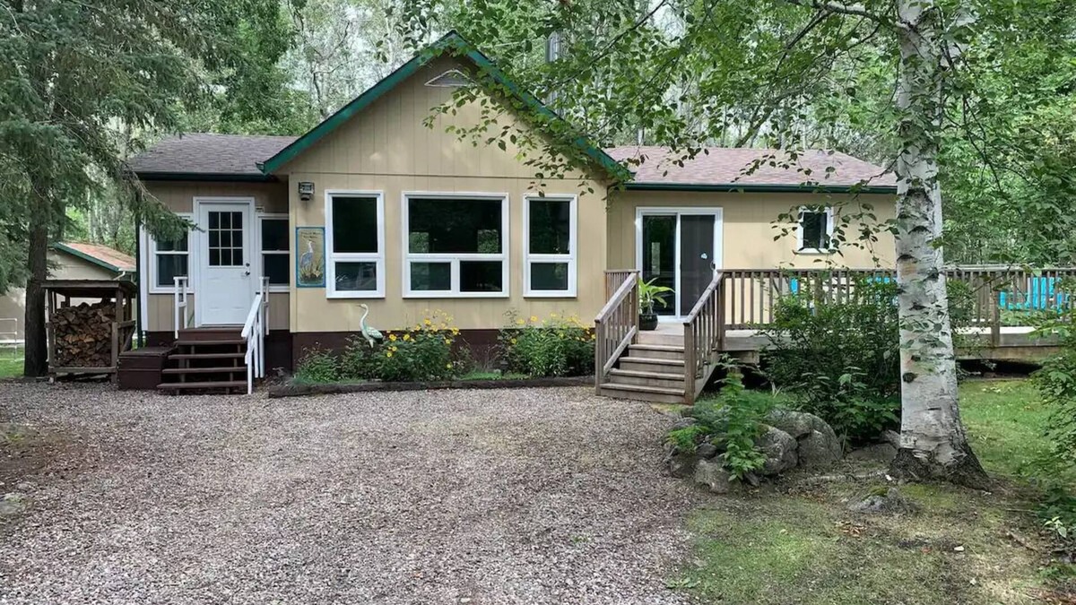 Lester Beach Cabin | Book Two Nights, Get Two Free! Cabin in Belair Properties