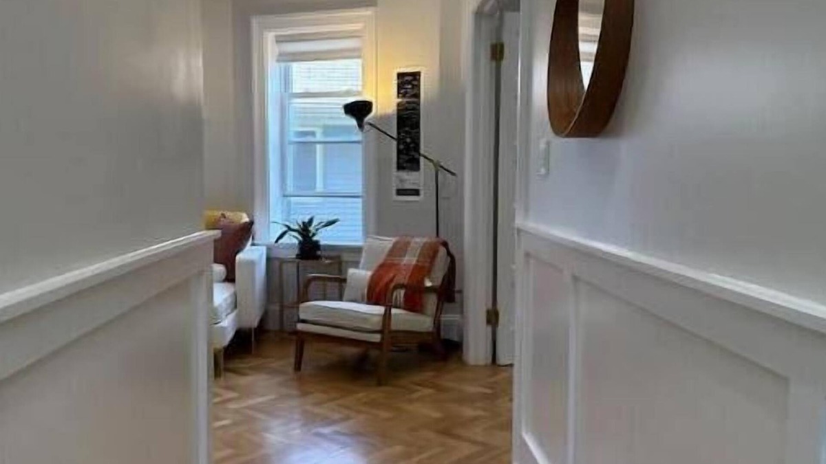 Rogers Park Apartment | Book Your Autumn Get Away, Safe & Serene, Beautiful Unit Chicago - SuperHost!