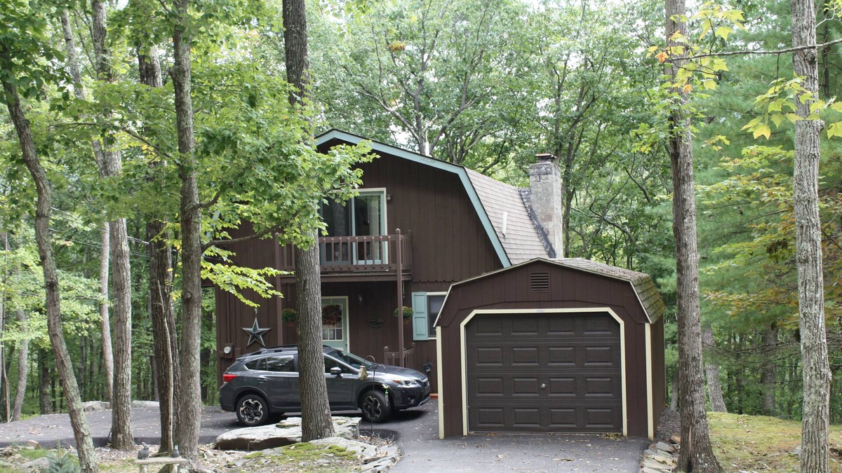 Lackawaxen House | Book Your Fall Getaway For Hiking, Kayaking, Tubing & Leaf Peeping