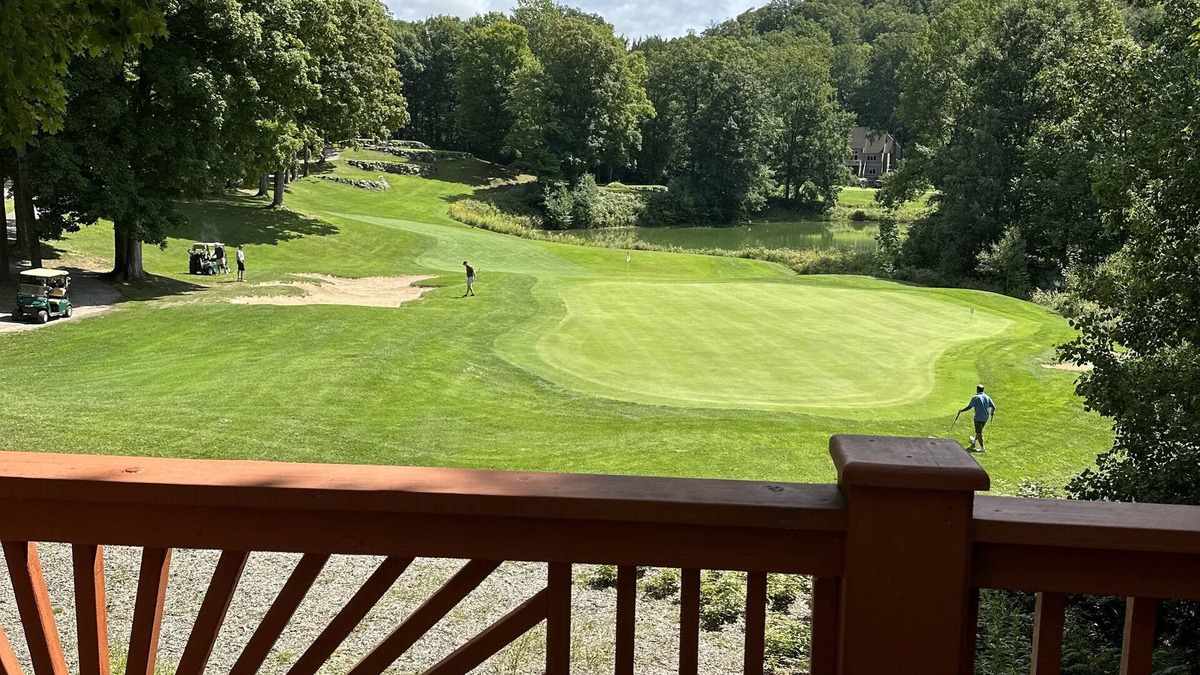 Mancelona House | Book your fall golf getaway today, with reduced prices!