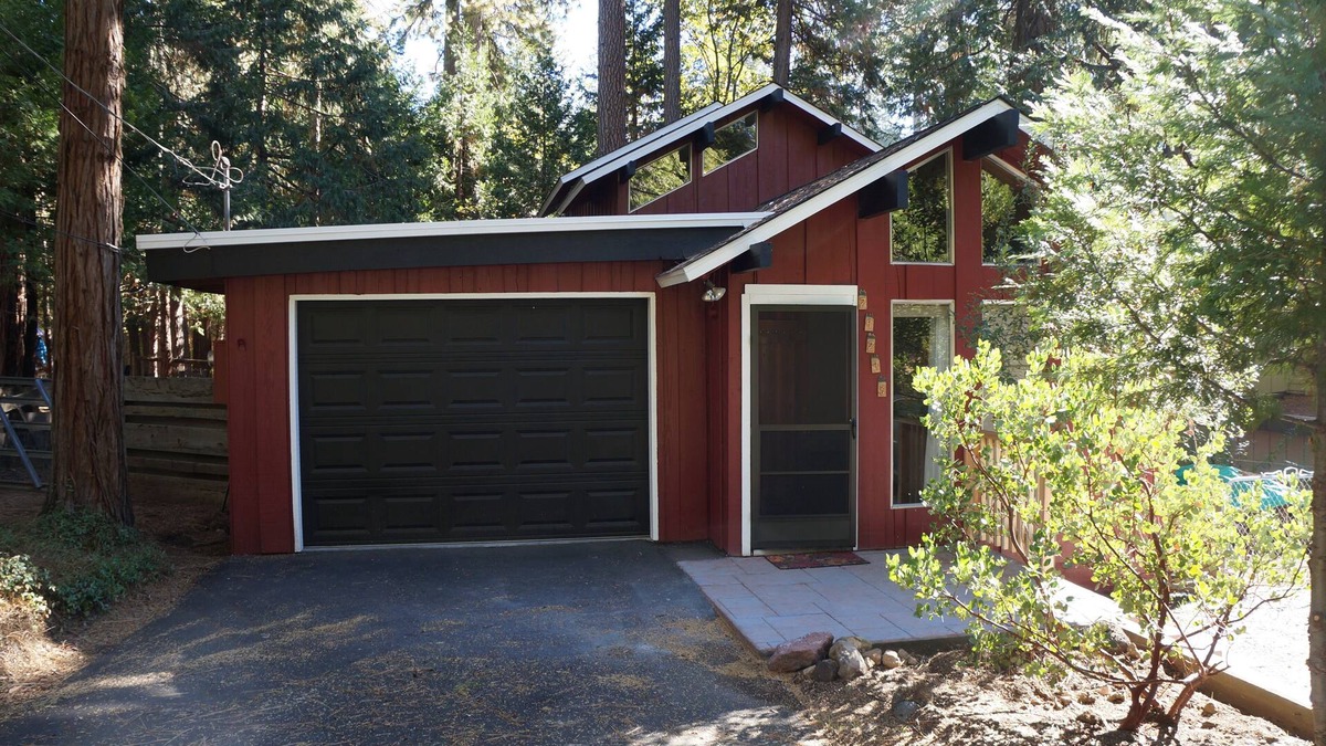Twain Harte House | Book your Summer trips now as we fill up fast! Air cond. and private lake!