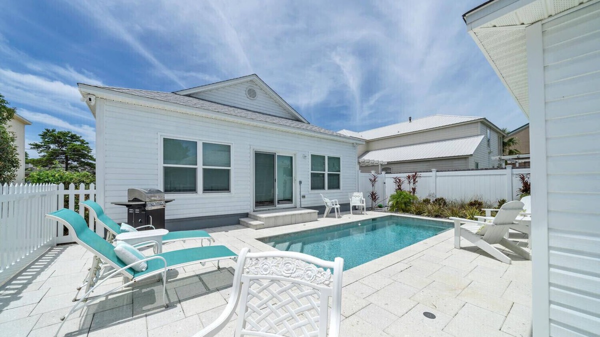 Fort Walton Beach - Destin Cottage | Booking fall Beach cottage and private pool 1 blk to Henderson 3 blks to beach