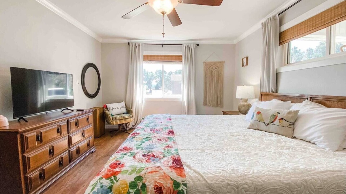 Beaver Shores House | Booking Fall Dates Now! Beaver Lake Views+Hot Tub+Pets