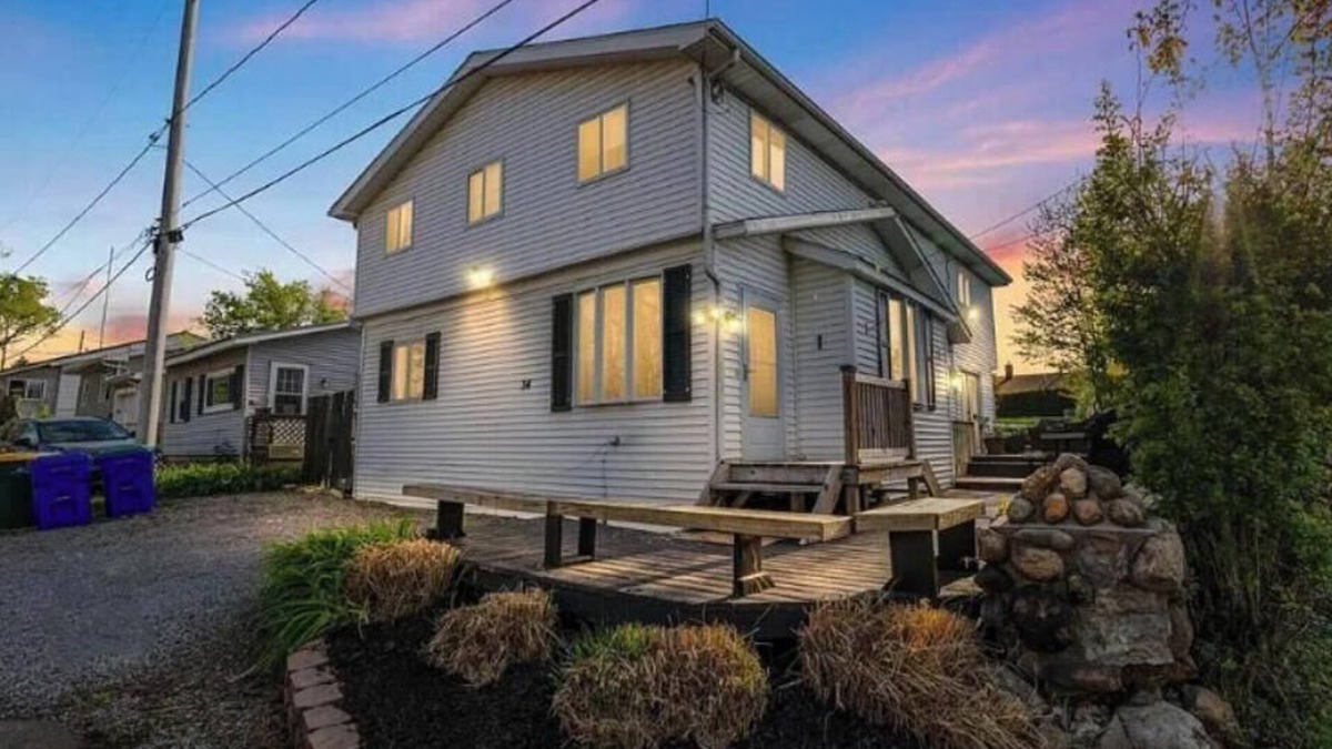 Lake View House | ~Booking for Bills Season~ 3B 2BATH Wanakah Heights Lakeside Home