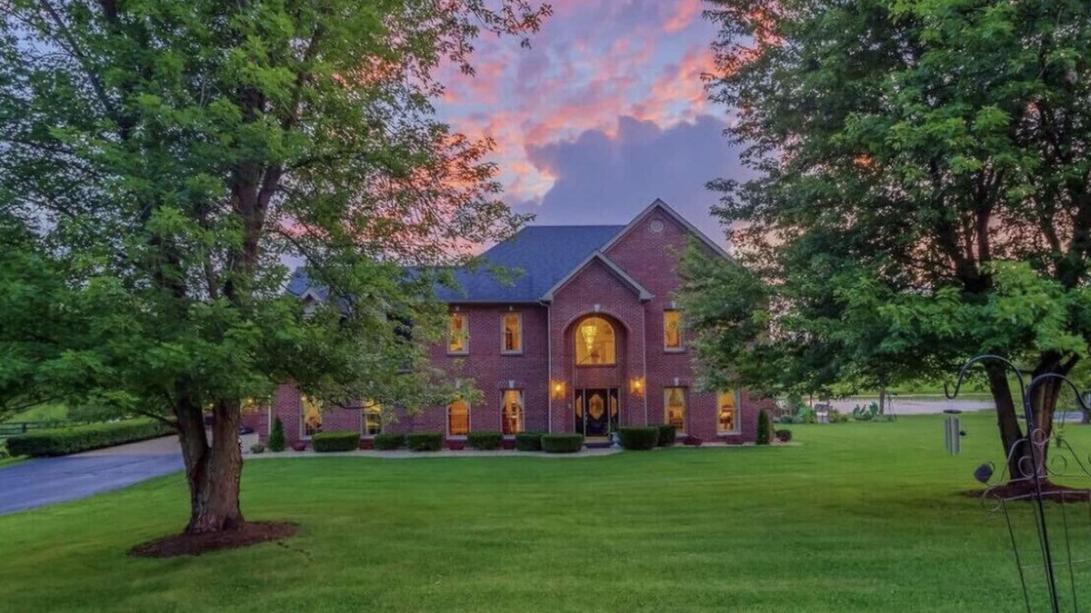 Georgetown Other | Booking for fall! Keeneland, s’mores at the fire pit, football from the hot tub!