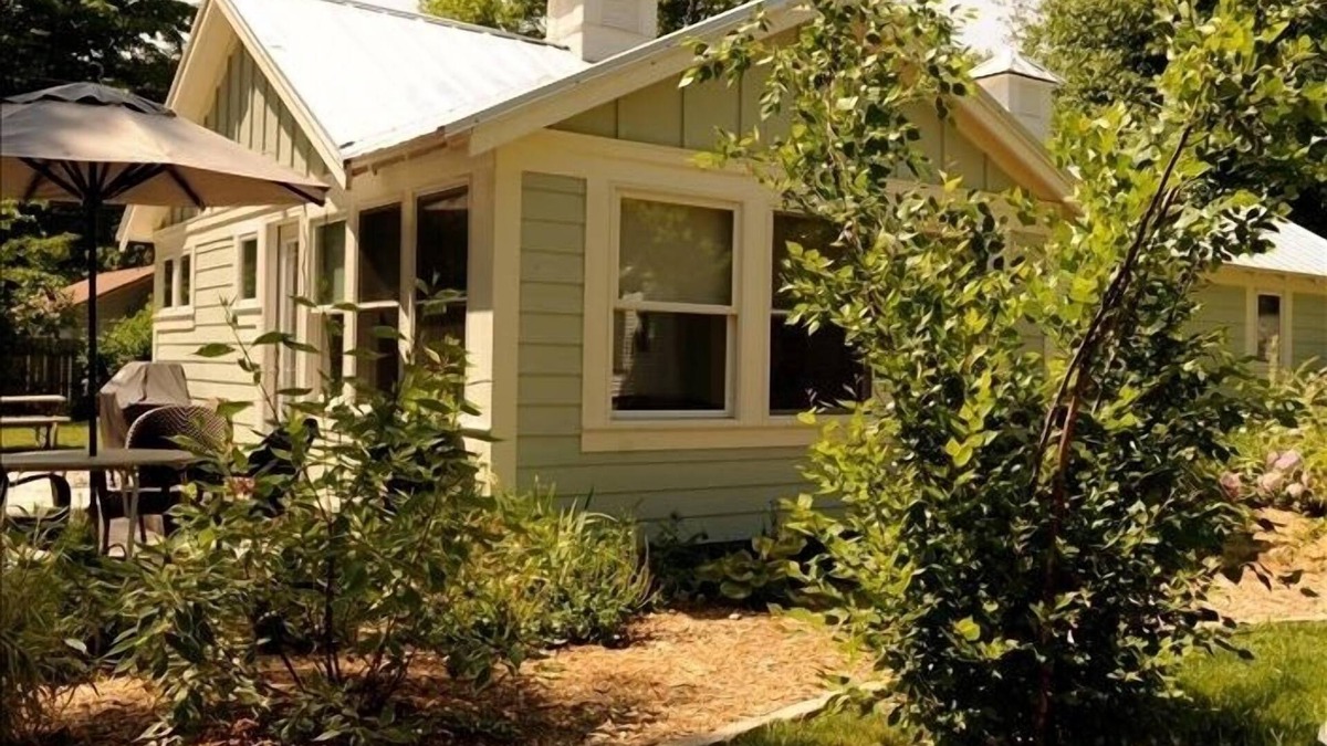 Spring Lake Cottage | Booking for Summer 25. Call 616-822-4979 for details.