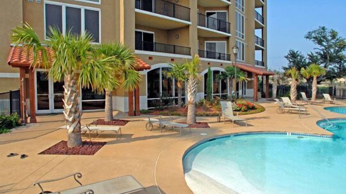 Gulfport Condo | Booking now for Fall and Holidays,. over 250 5 star reviews