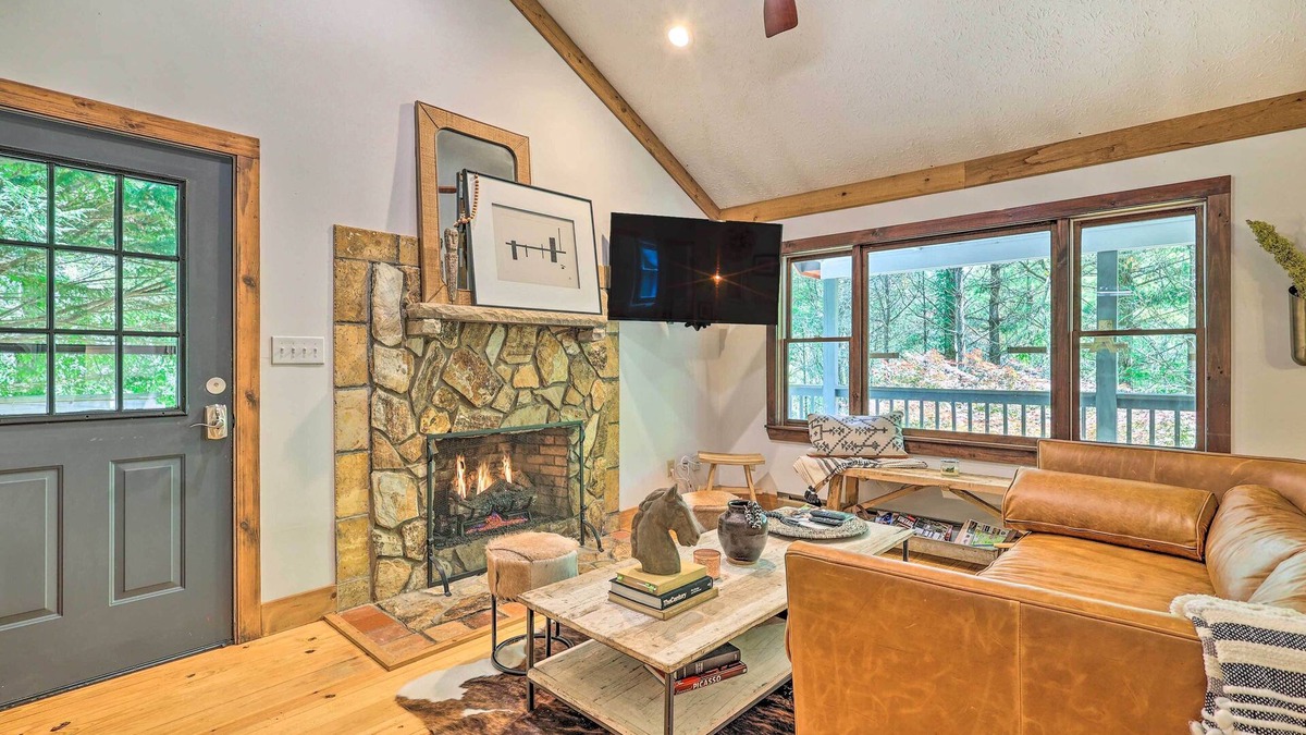 Boone Cabin | Boone Hideaway w/Deck, Grill & Forest Views!