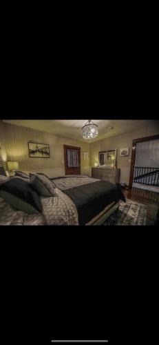 Fourmile Hotel | Boone Trace Inn, Room 1