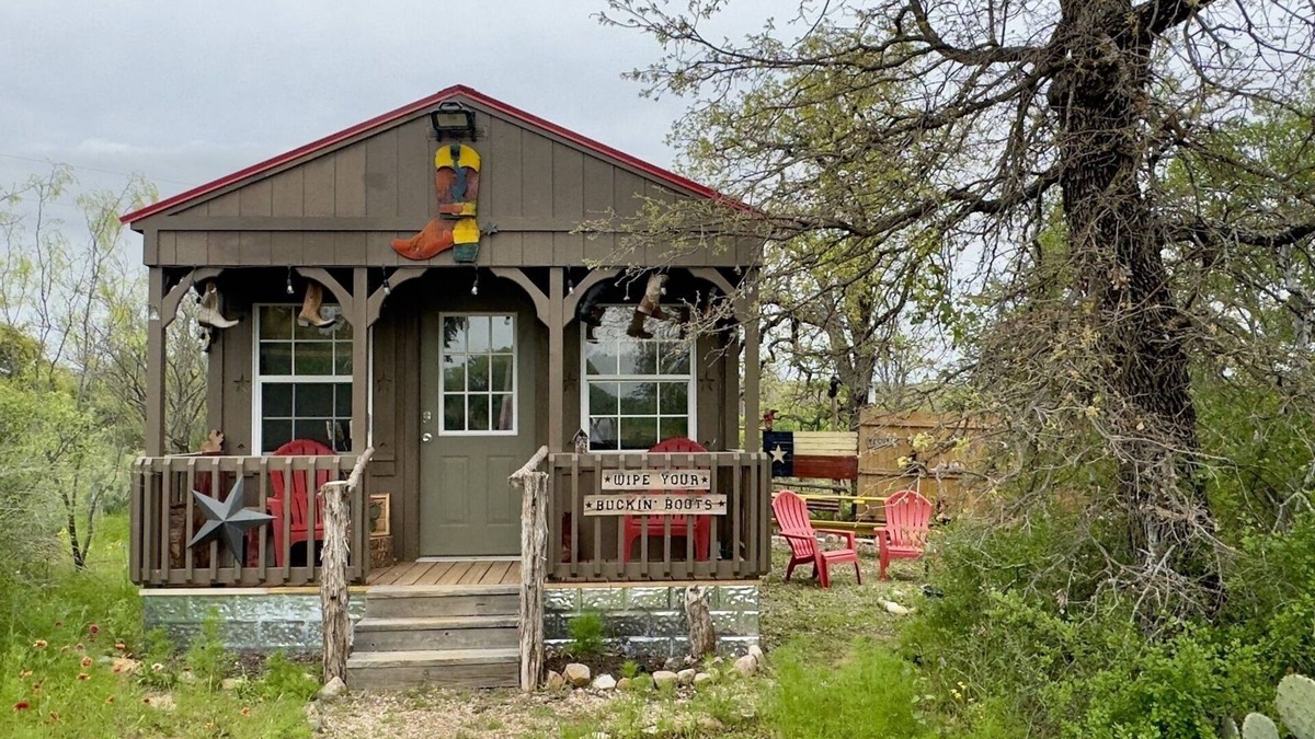 Voca Cabin | Boot Scootin' Boogie | Fun & Unique Cabin Close to Castell