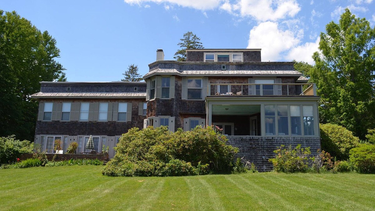 Manchester-by-the-Sea House | Booth Cottage: Walk down a private path to fabled Singing Beach.