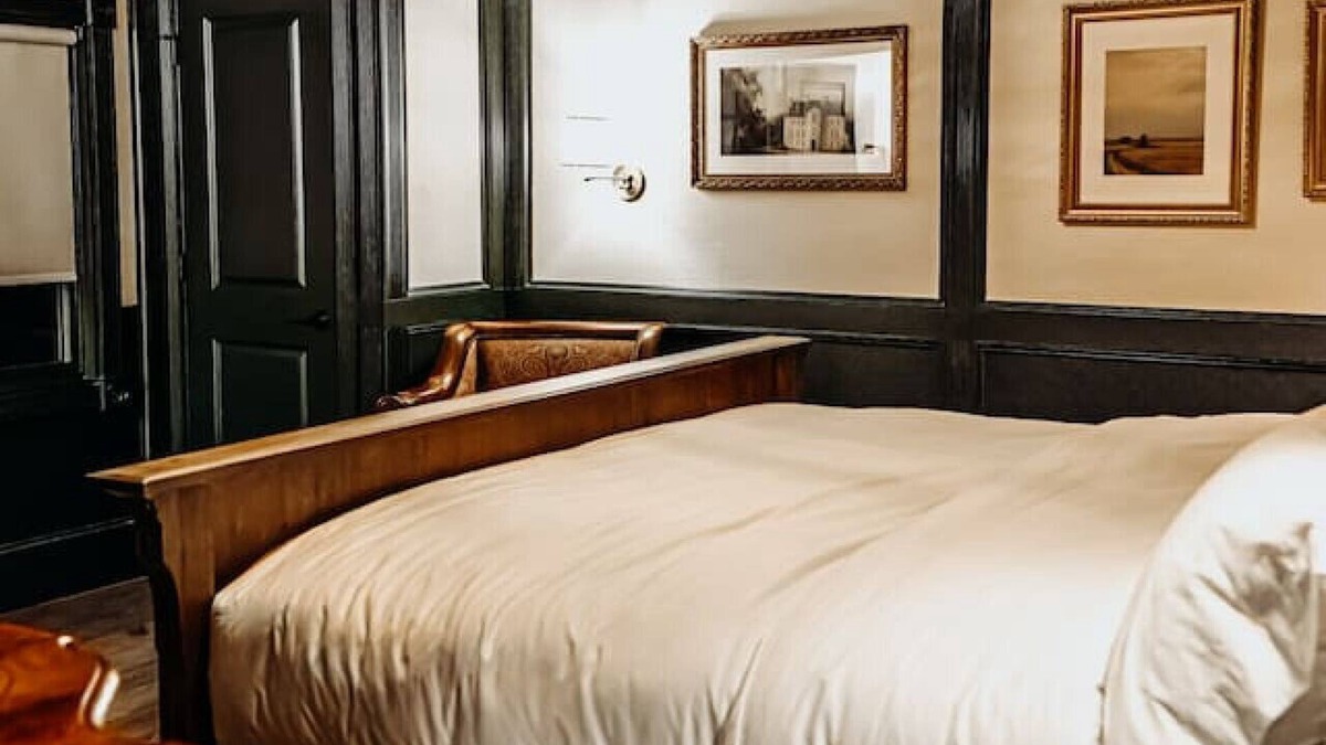 Tomahawk Hotel | Bootleggers Lodge - Sofia