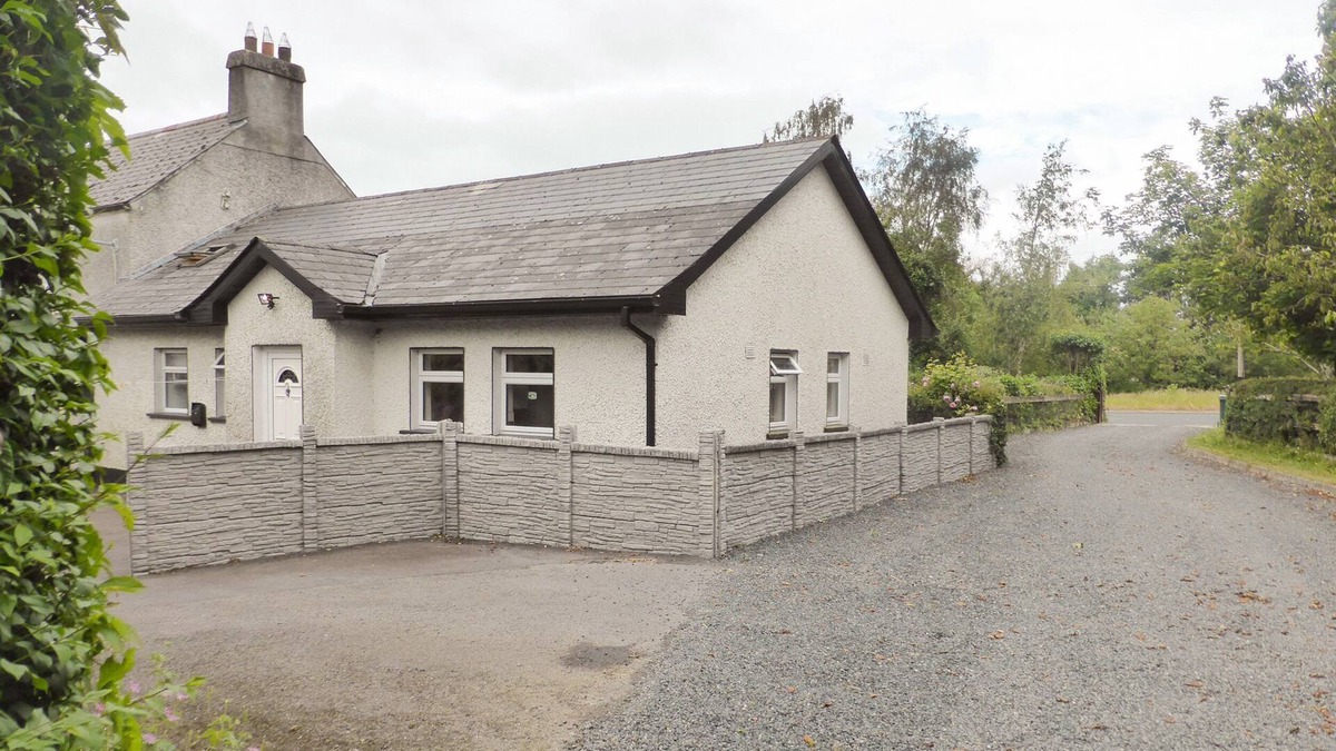 Naas Cottage | BORAHARD LODGE, family friendly in Newbridge, County Kildare