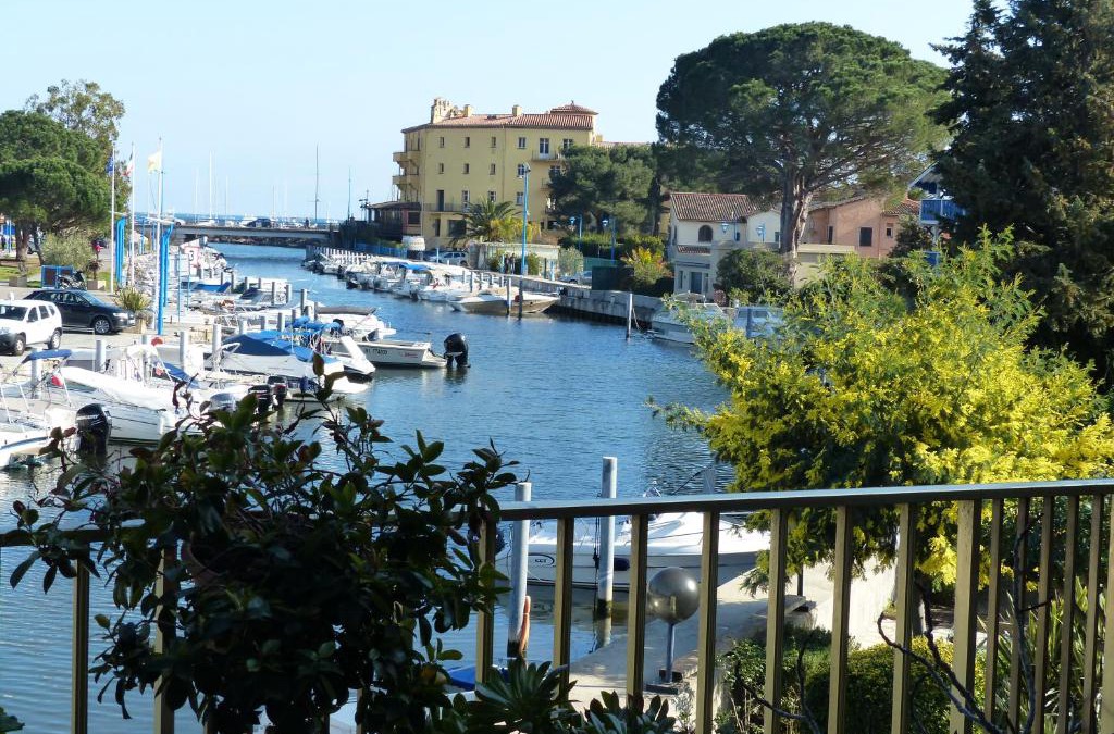 Mandelieu-la-Napoule Beach Apartment | Bord de mer avec vue