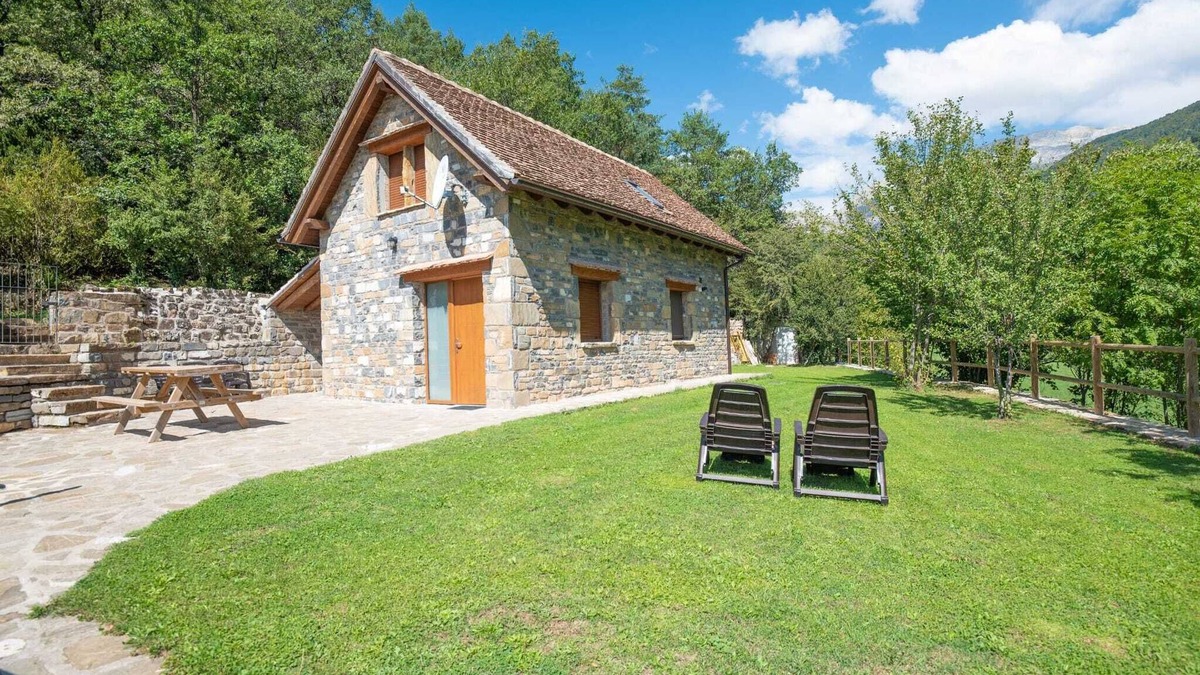 Hecho House | Borda Batista rural cottage