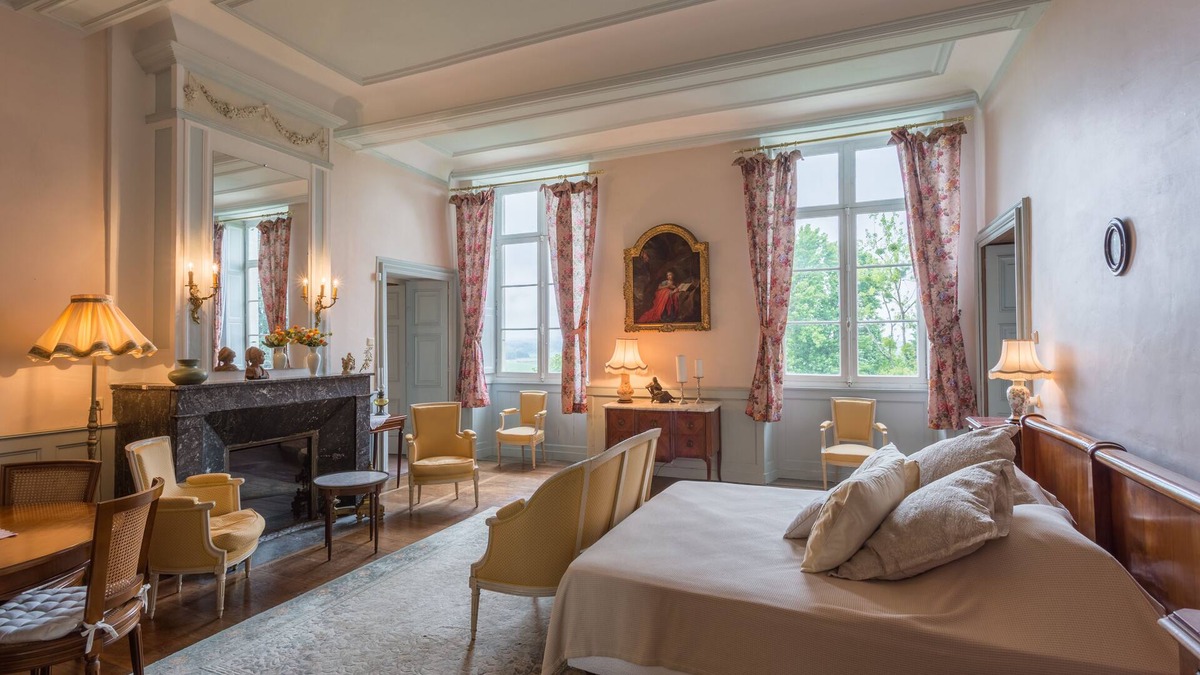 Hastingues Apartment | Bordeaux Suite at the Château d'Estrac